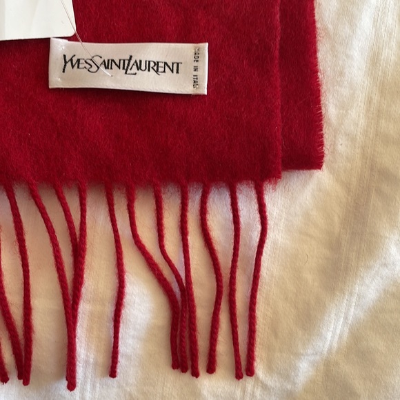 Authentic Yves Saint Laurent red scarf. - Picture 3 of 3